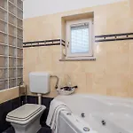 Awesome In Nyaraló