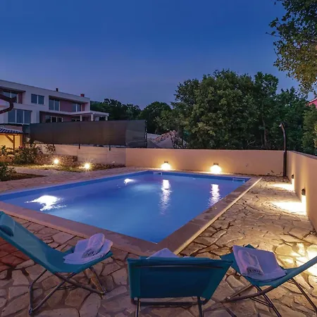 Awesome In With Outdoor Swimming Pool Nyaraló