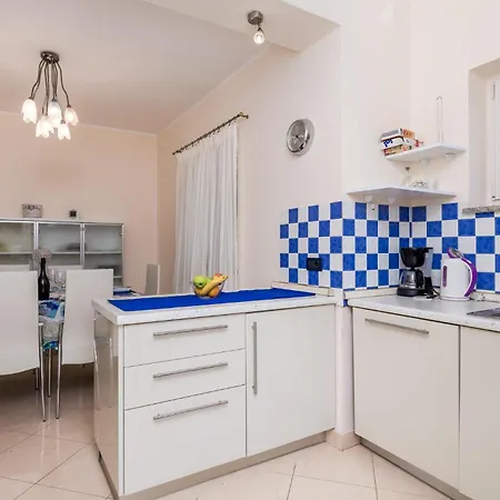 Holiday home Awesome In With Outdoor Swimming Pool