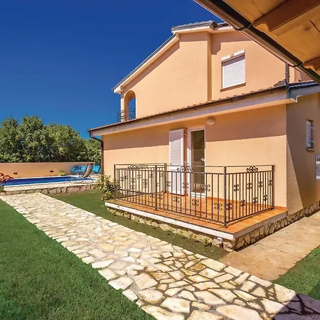Holiday home Awesome In With Outdoor Swimming Pool Smrika